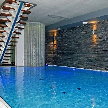 Sleeps 6 Pool Wifi Ferienhaus