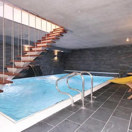 Sleeps 6 Pool Wifi Ferienhaus